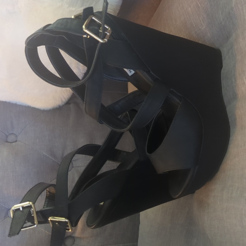 Steve Madden black leather wedges